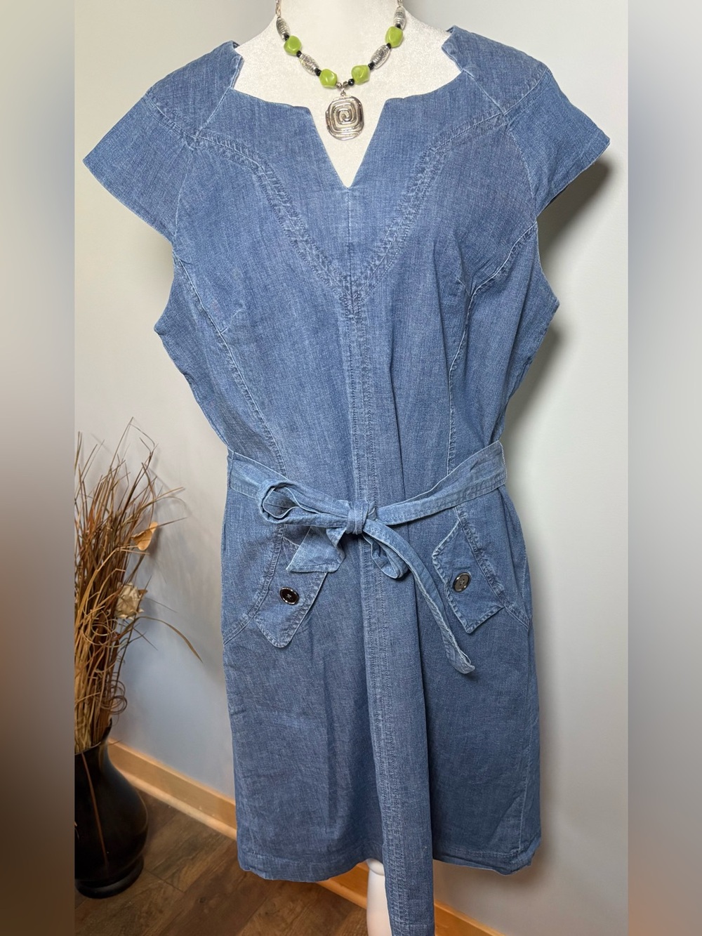 Kasper Blue Chambray Denim Dress Size 12 Belted Cotton Stretch